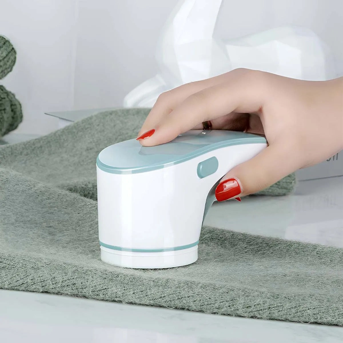 Electric Lint Remover – Rechargeable Fabric Shaver for Clothes, Sofa & Carpets